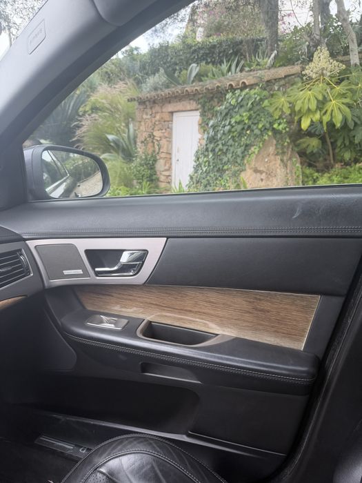 Carro com 219 mil km do ano 2009 com 2700celi biturbo  207cv revisao feito 2026 enspesao  proximo  ano 2027