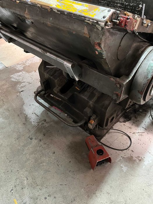 Maquina de corte e binco trucoladora