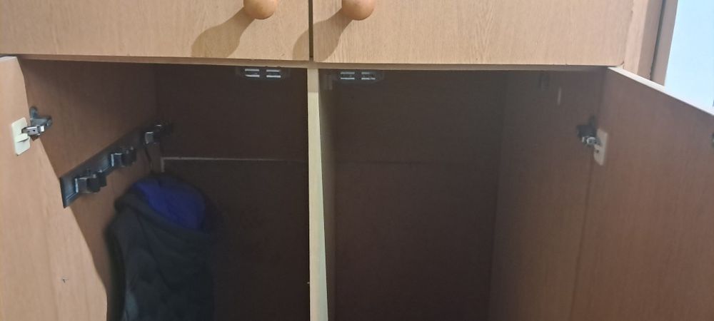 szafa na korytarzu