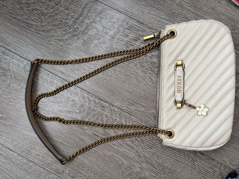 Сумка Guess молочна