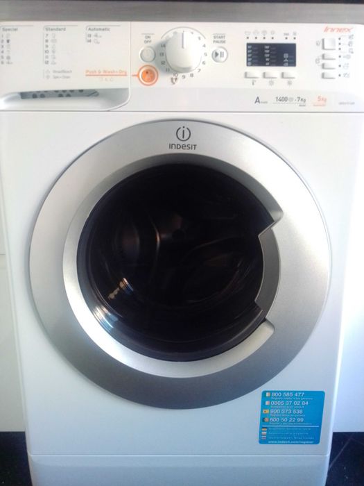 Máquina de Lavar e Secar Indesit (com avaria)