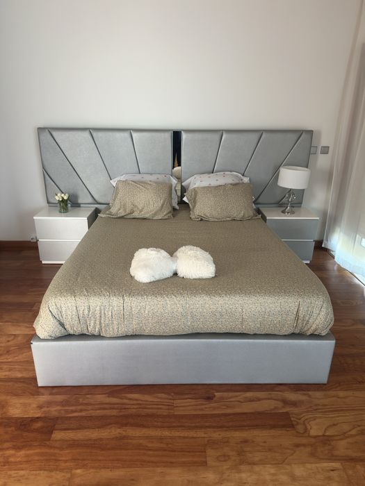 Vendo cama usada bom estado com estrado e mesas de cabeceira