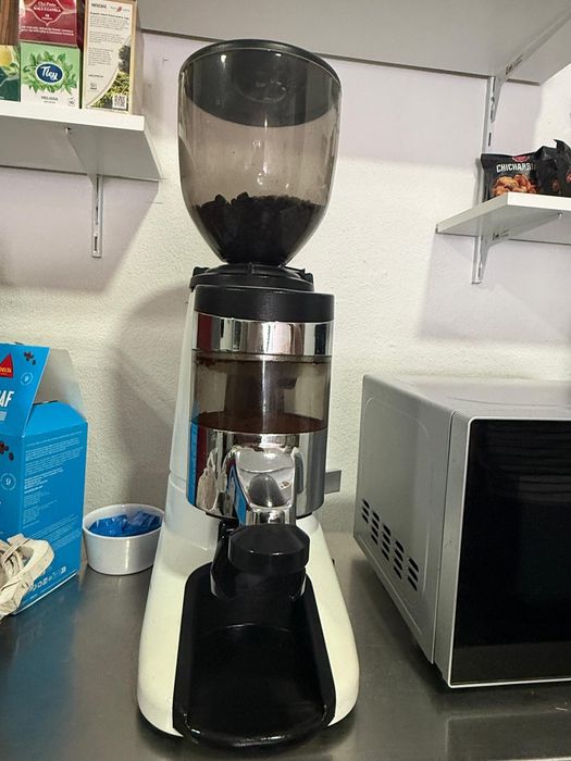 Maquina moinho de cafe