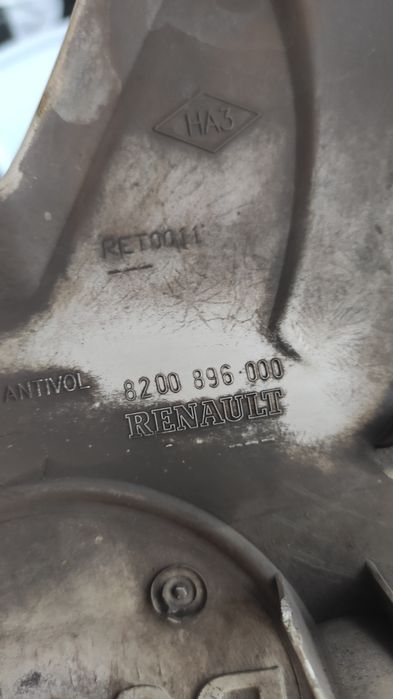 Оригинальный колесный колпак R15 на Renault ( Рено ) Дачия , Логан ,