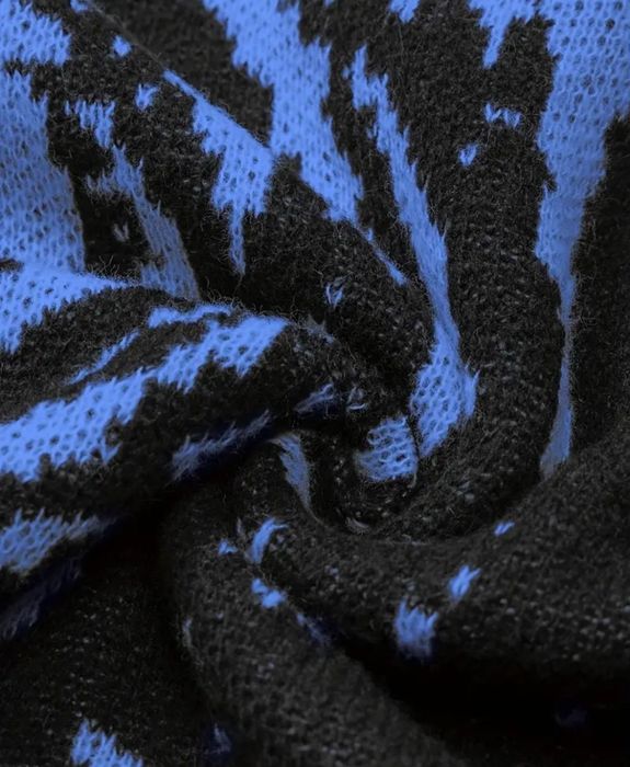 светр з космічним принтом