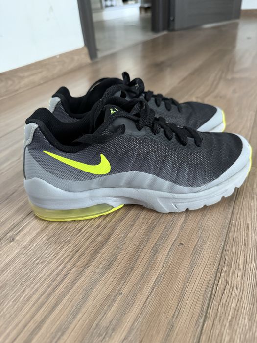 Красовки Nike Air Max Invigor