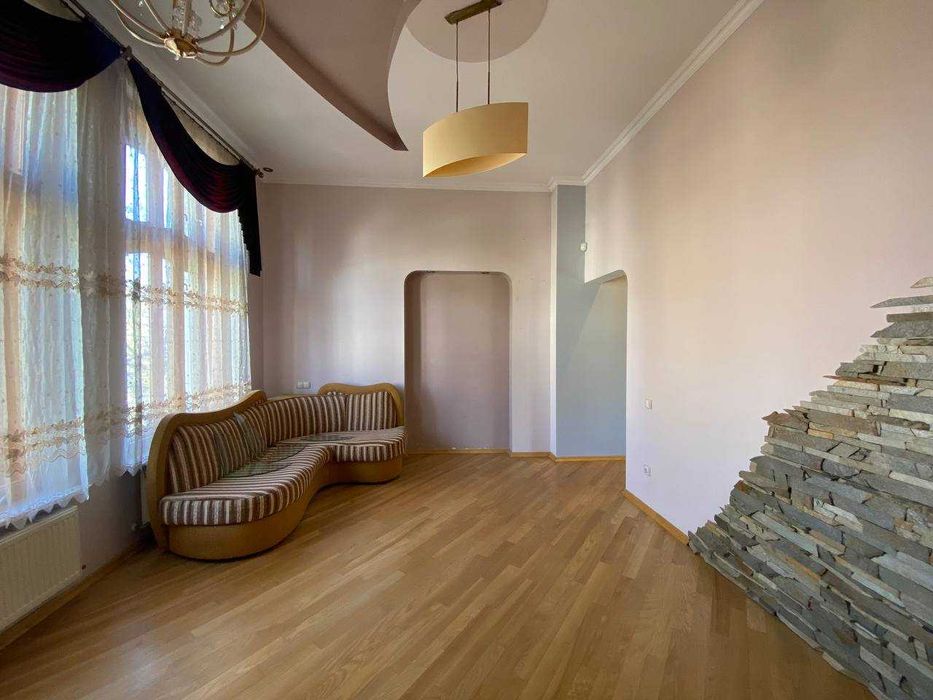 Австрійський люкс, трикімнатна квартира вул. Мазепи