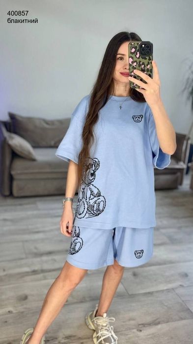 Стильний жіночий костюм