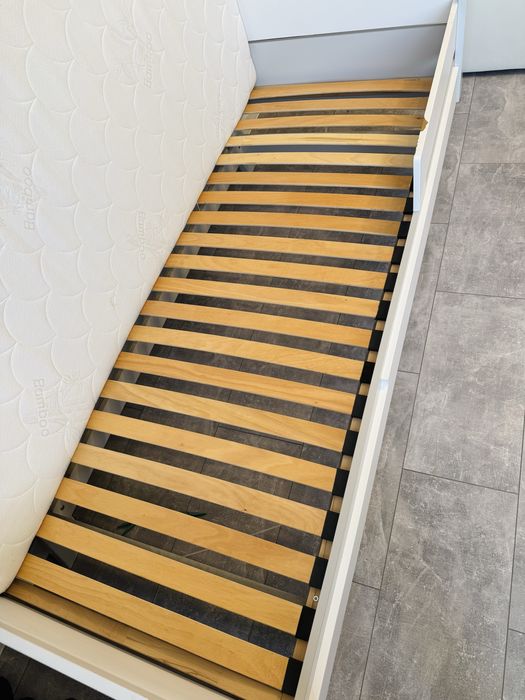 Кровать и матрас