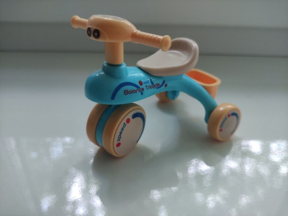 Іграшковий толокар для ляльки