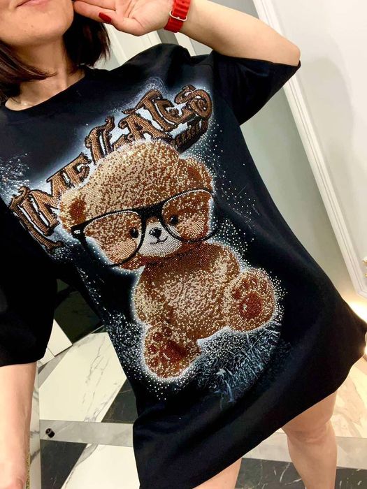 Яскрава Футболка оверсайз з мішком, зі стразами