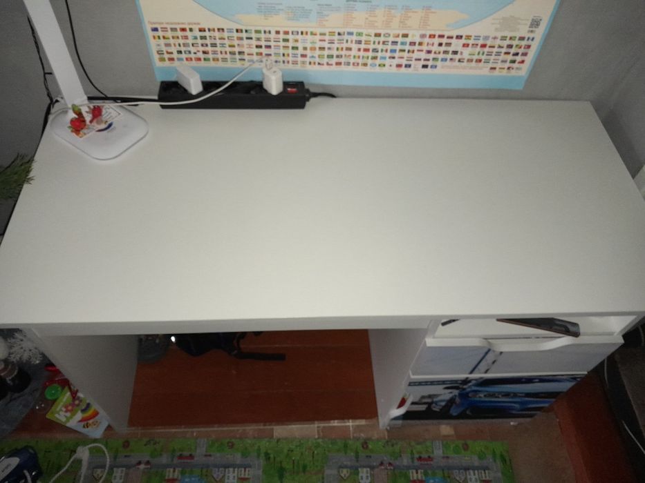 Продам  письмовий стіл 1200/550