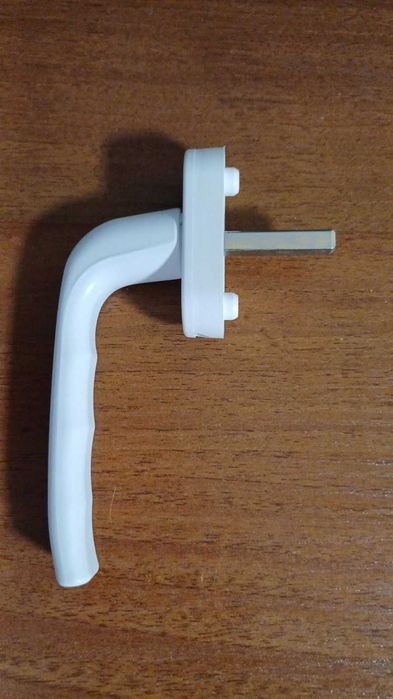 Ручки оконные  150грн три шт Carina белые