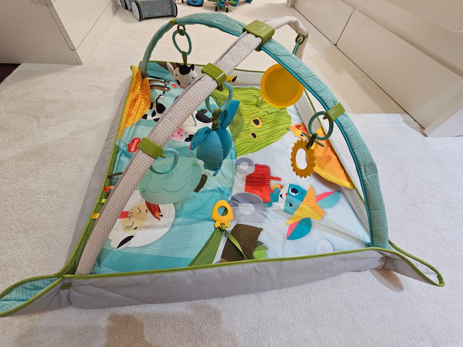 Tapete de atividades para bebé da marca Tiny Love