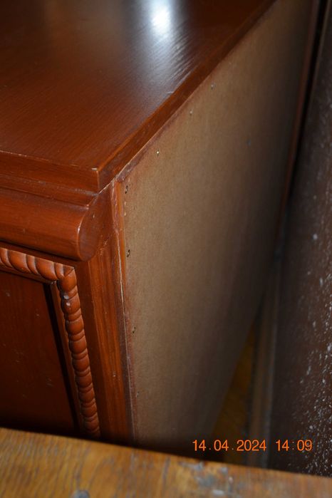 Комод на 4 выдвижных ящика. Высота 90 см. Верхняя крышка: 104х53 см.