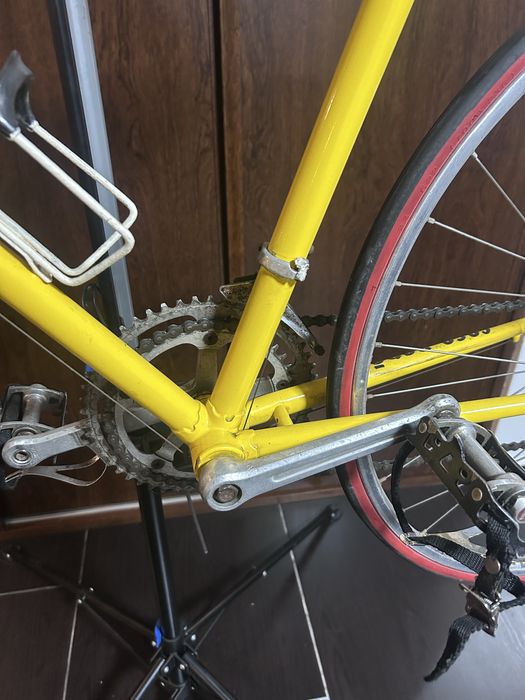 Bicicleta de estrada clássica em bom  estado