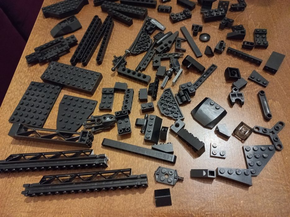 100 czarnych klocków Lego