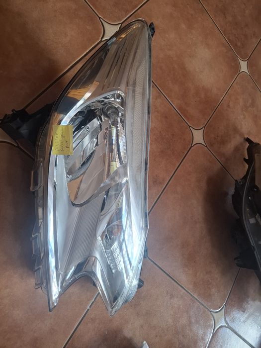 lampa przód nissan note 260103vv0a