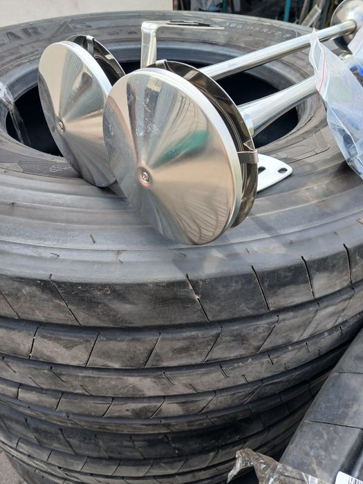 Дудки на грузовий автомобіль