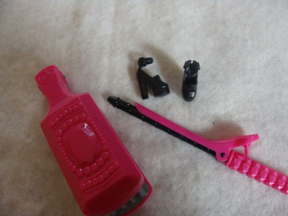 Boneca Barbie D.I.Y. Crimps & Curls Doll (Ref. DWK49) de 2017