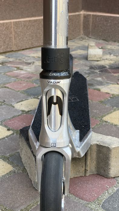 Трюковий самокат.