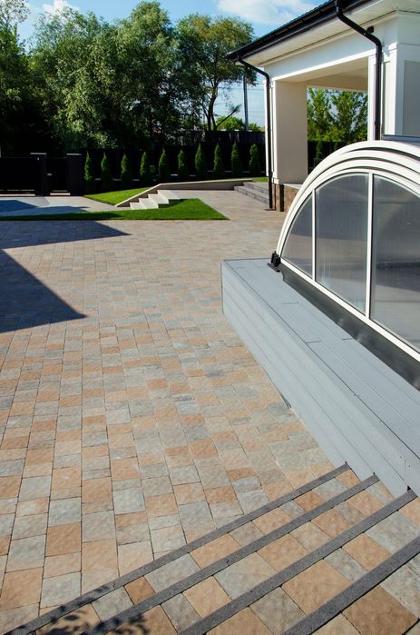 Укладання бруківки, вкладання бруківки, тротуарної плитки.