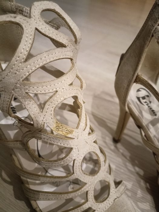 Szpilki, buty na obcasie Bata rozm.36