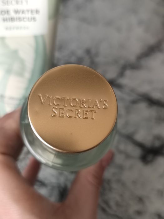 Парфюмированный набор Victoria's Secret Aloe Water & Hibiscus Refresh.