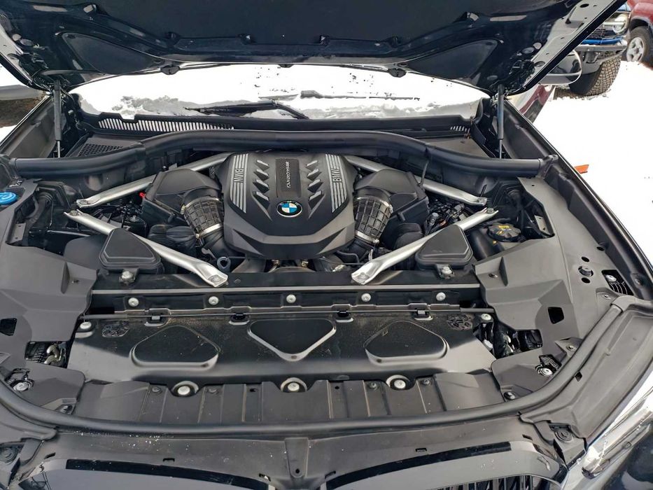 BMW X5 M50i      2022