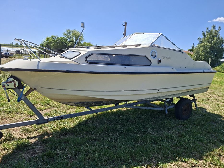 Łódka łódź kabinowa shetland 570 silnik zaburtowy johnson 110 KM