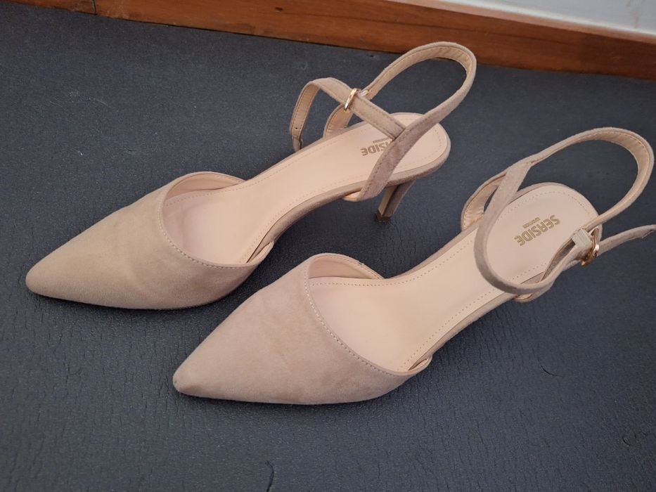 Sapatos senhora salto alto