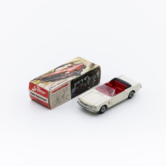 Brinquedos - Tekno Ford Mustang