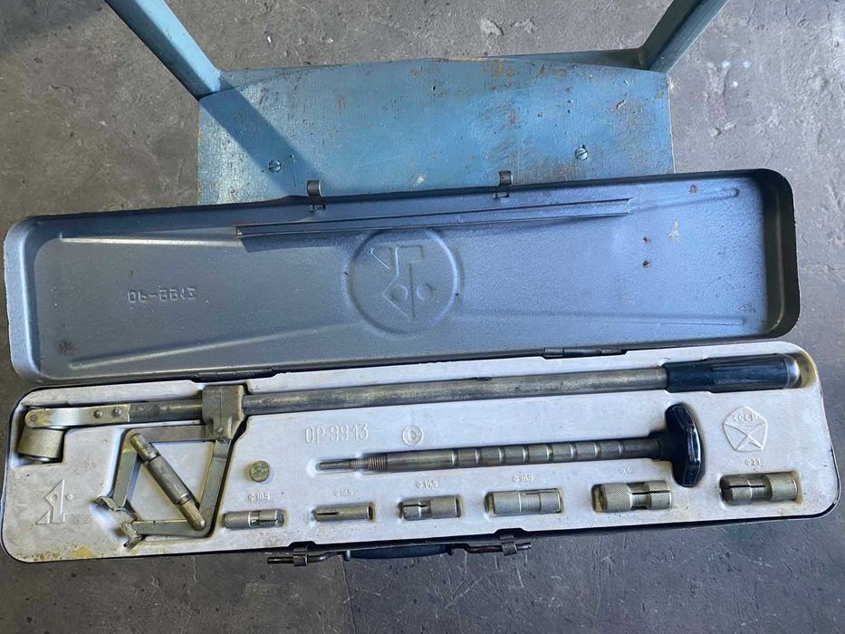 Знімач клапанів.