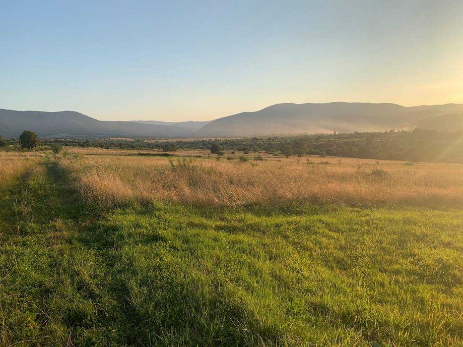 Будинок біля гір