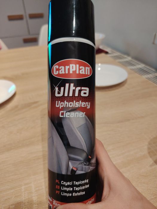 Spray do czyszczenia tapicerki samochodowej