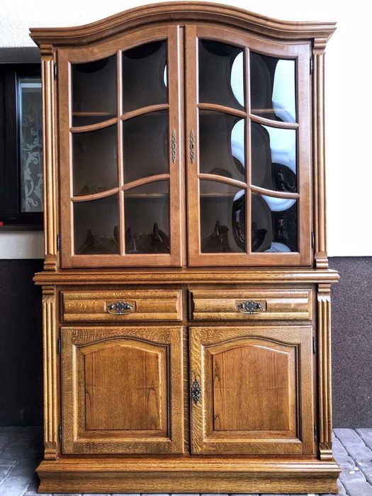 Вітрина,стенка,горка,сервант,вітальня