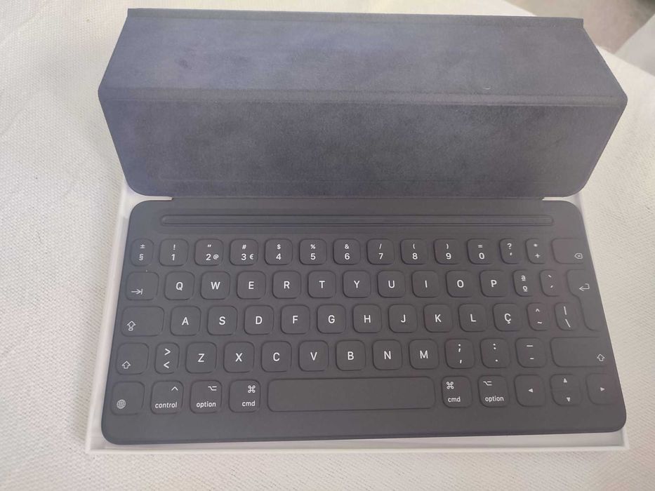 Selling Smart Keyboard for iPad64584327332867120