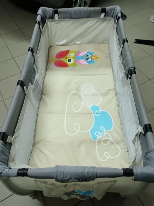 Cama de viagem babies r'us - 2 níveis
