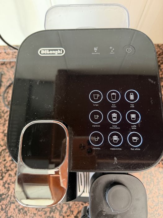 Vendo maquina de cafe Nespresso Delonghi Gran Lattissima