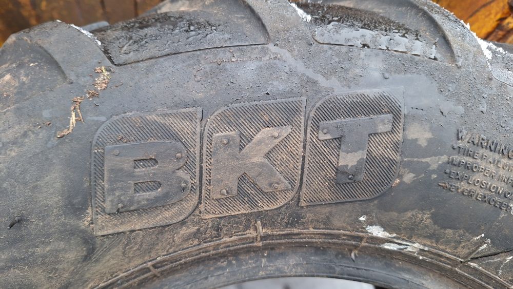 Opona 31x15.50-15 bkt