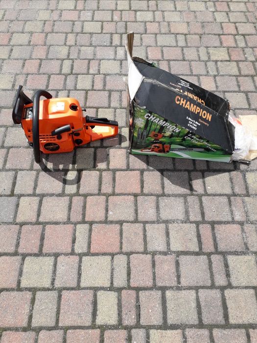 Piła spalinowa do drewna, drzewa