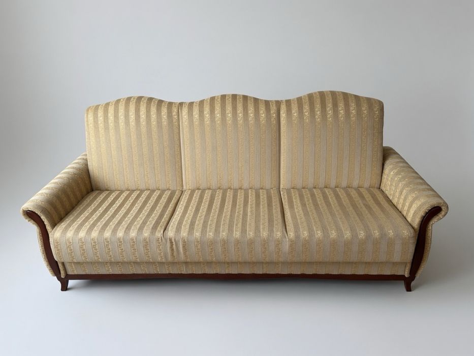 Elegancka wygodna Sofa / Wersalka model Ludwik  Kalwaria Zebrzydowska używana
