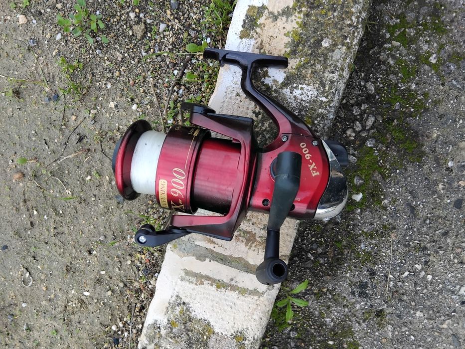 8 Carretos e 3 canas de pesca