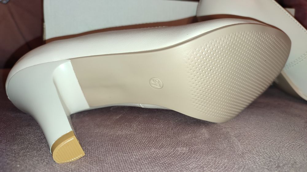 Czułenka      nowe.       ślubne.