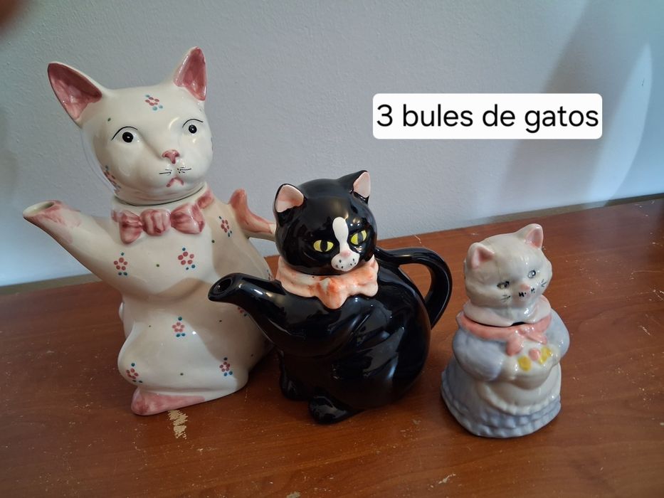 Conjunto de bules em forma de gatos