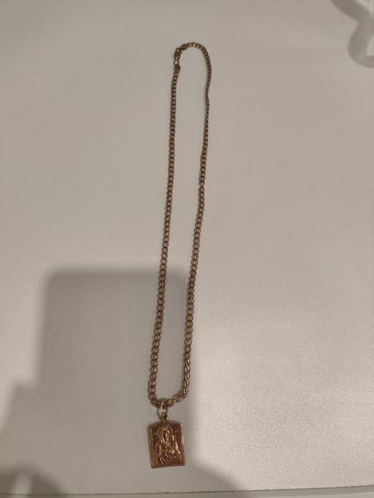 Золота цепочка з підвіскою