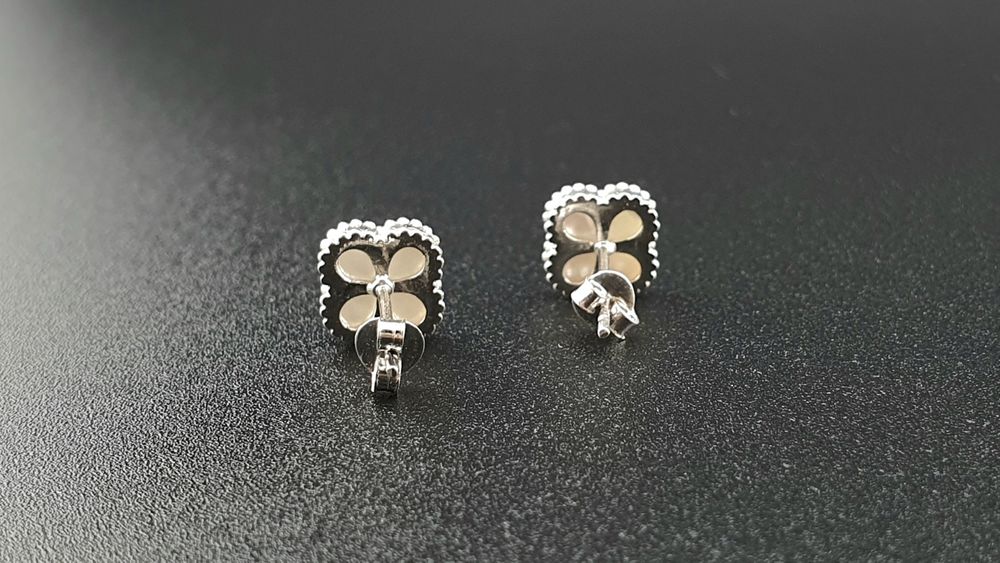 Kolczyki srebrne pr.925 białe koniczynki wkrętki