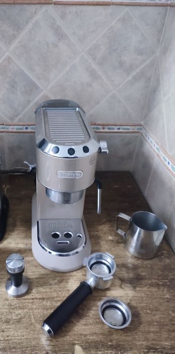 Maquina de café Delonghi Dedica EC885.GY