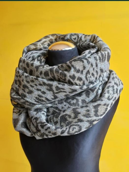 Delikatny szal, komin, apaszka