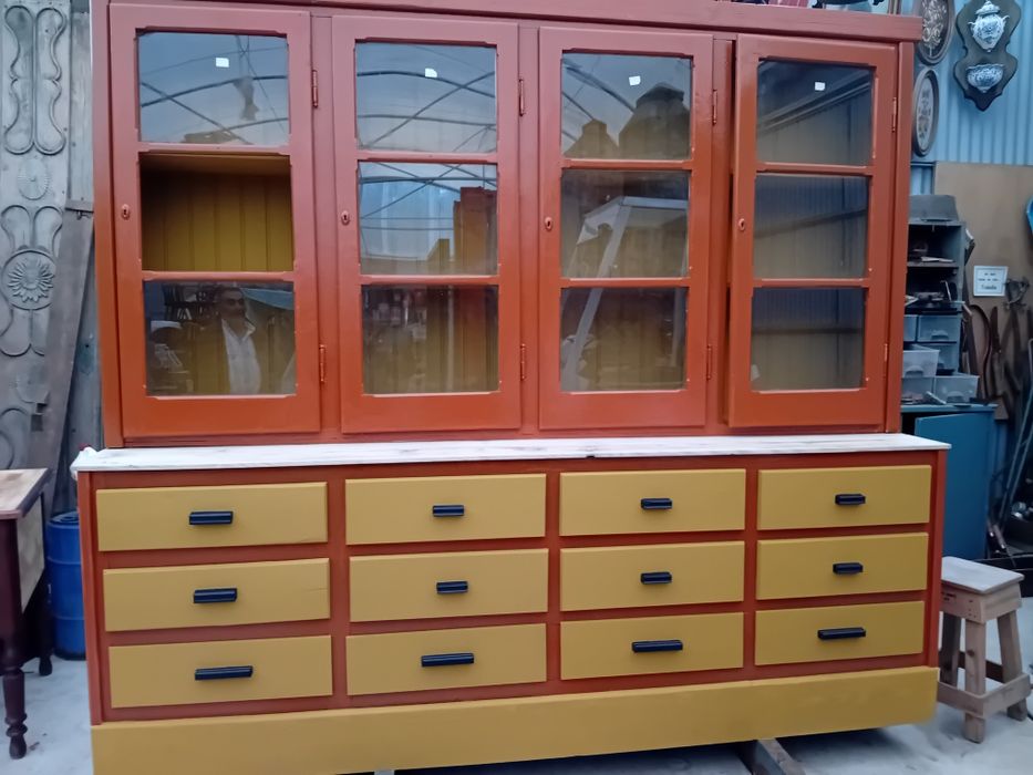 Lindo Movel antigo estilo antigo mas muito atualizado